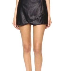 🔥 Free People faux leather skirt/skort 🔥